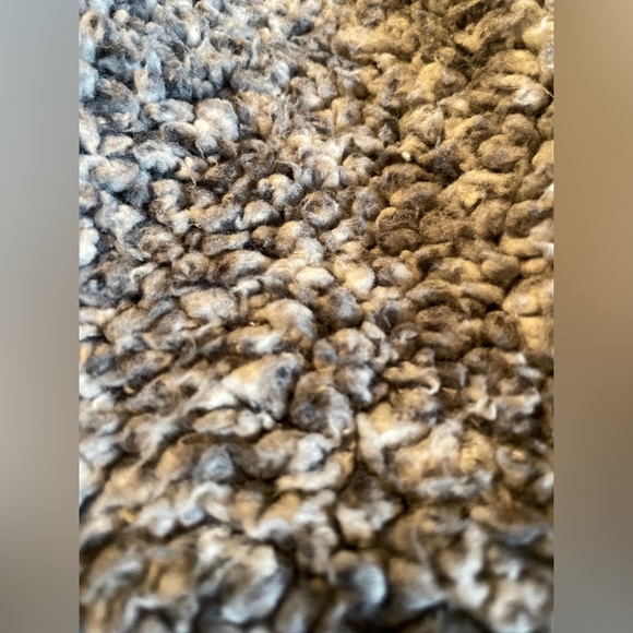 Coffee Shop New York Women’s Medium Gray and White Pullover Sherpa Sweater.Used. - Picture 4 of 4